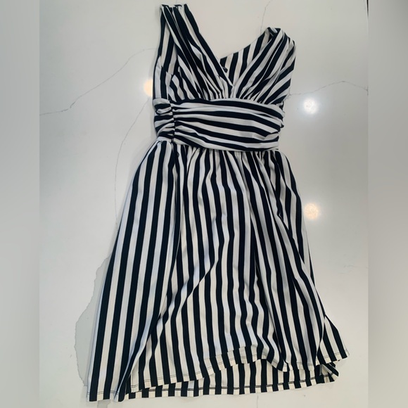 Betsey Johnson Black and White Fit and Flare Midi Dress - Picture 8 of 10